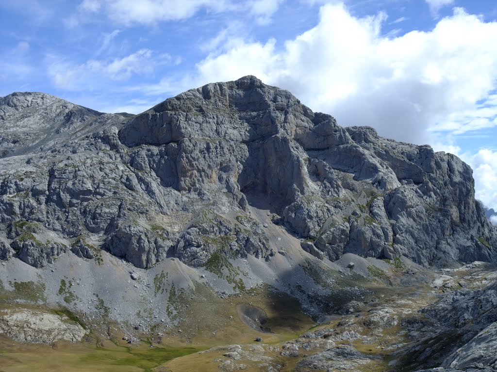 Pico de la Padierna by Mark Lewis