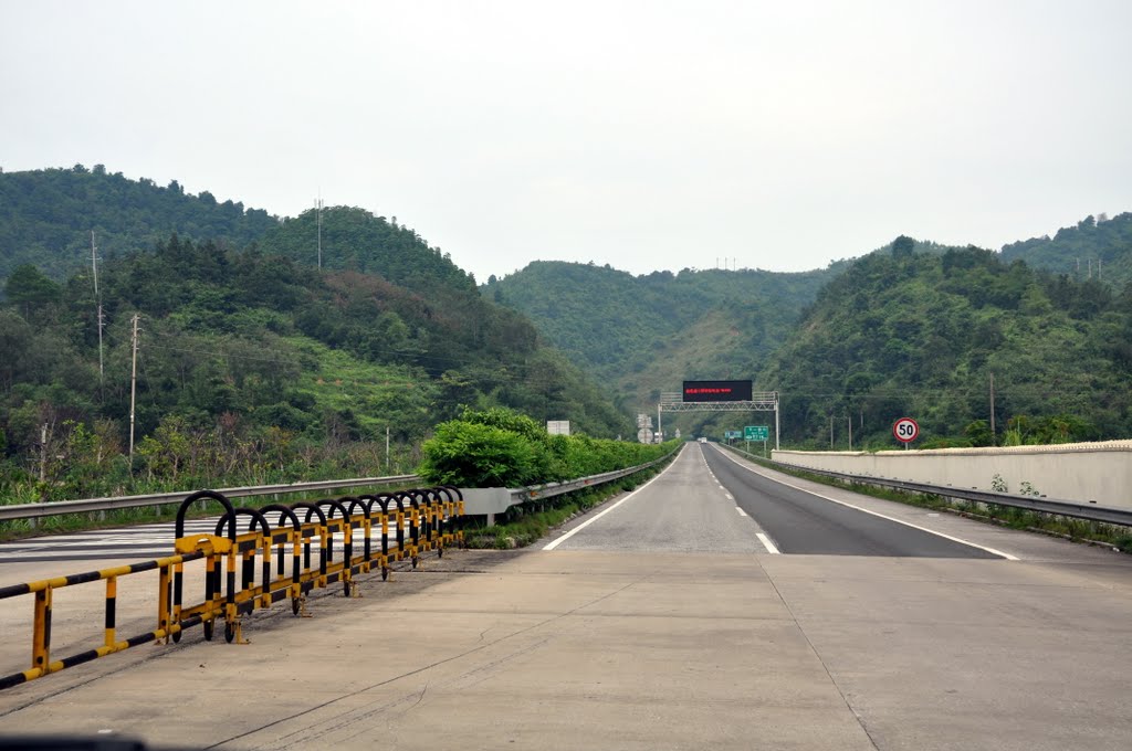 Trạm thu phi Đường Cao tốc Sùng Tả - Quảng Tây by quangduc20