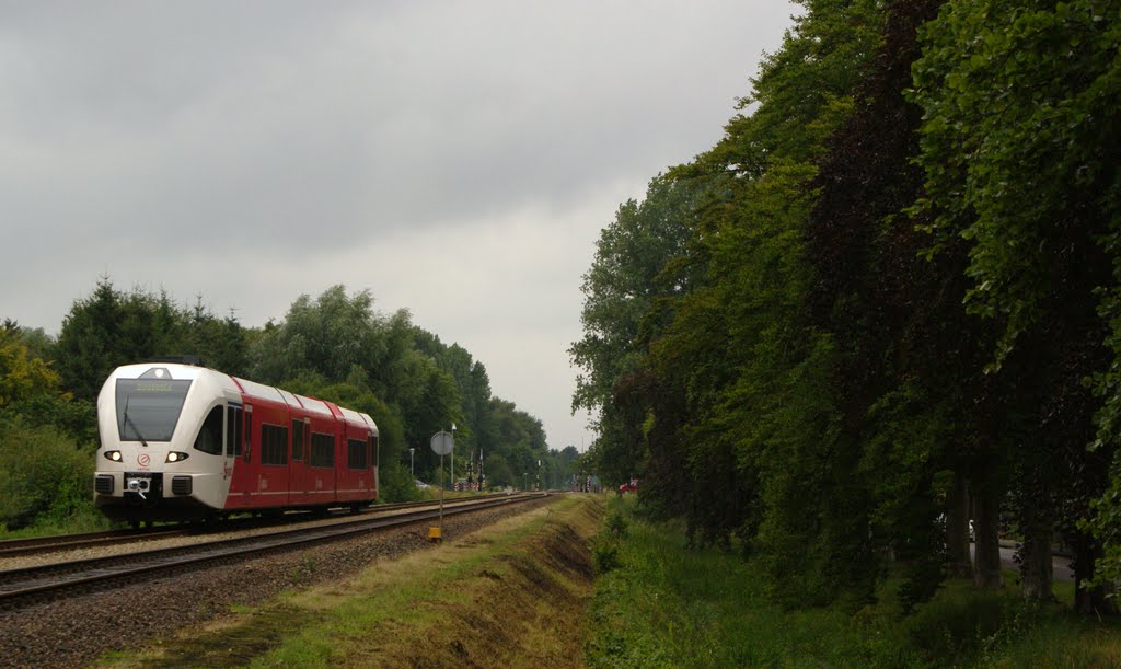 GTW 2/8 Stoptrein naar Zuidbroek by KBS 123