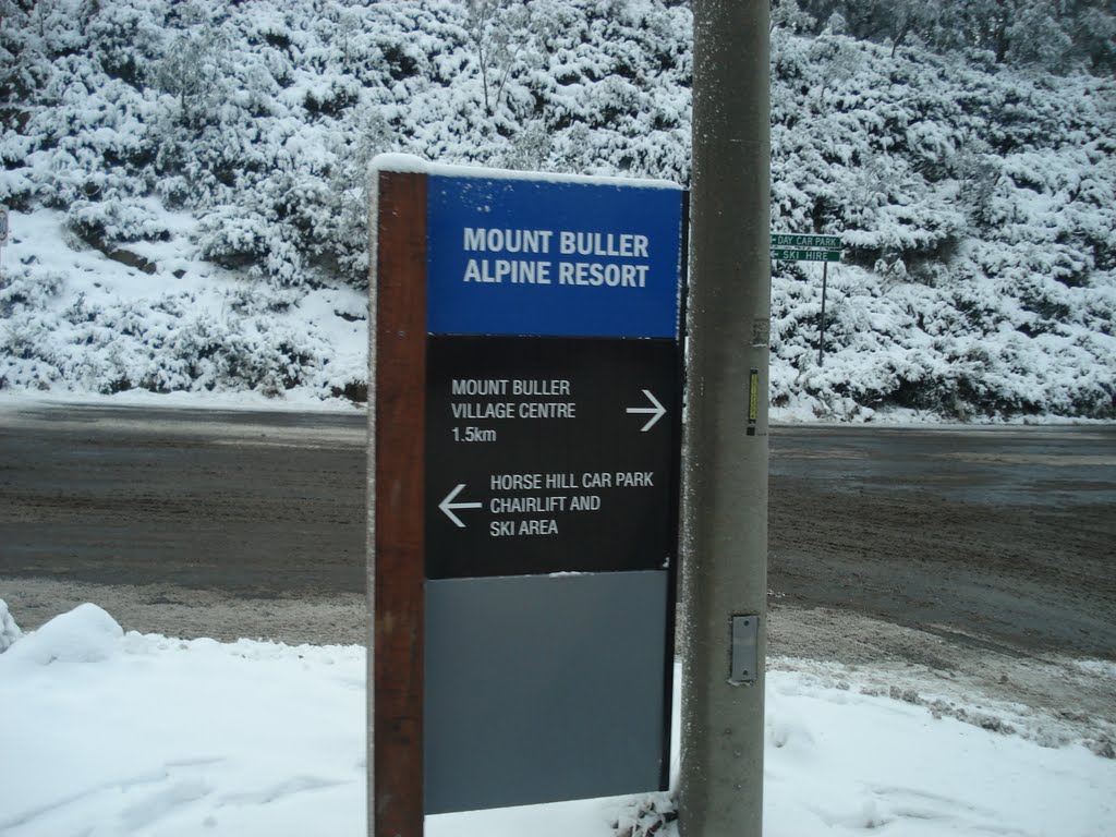 Bus stop at Mt.Buller by kimthai