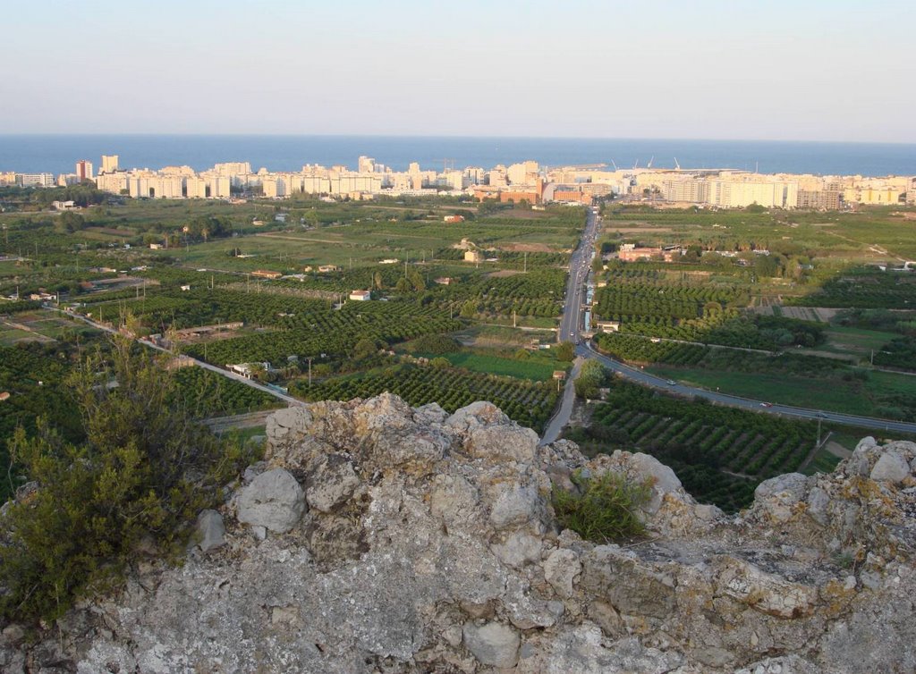 Vista del Mar desde el Castillo de Bairen by Voyageuret