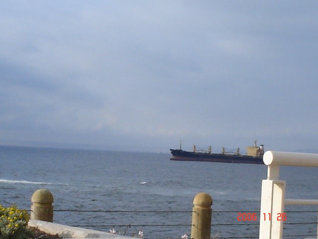 Barco visto desde Mall Plaza Antofagasta by Ana María Leiva