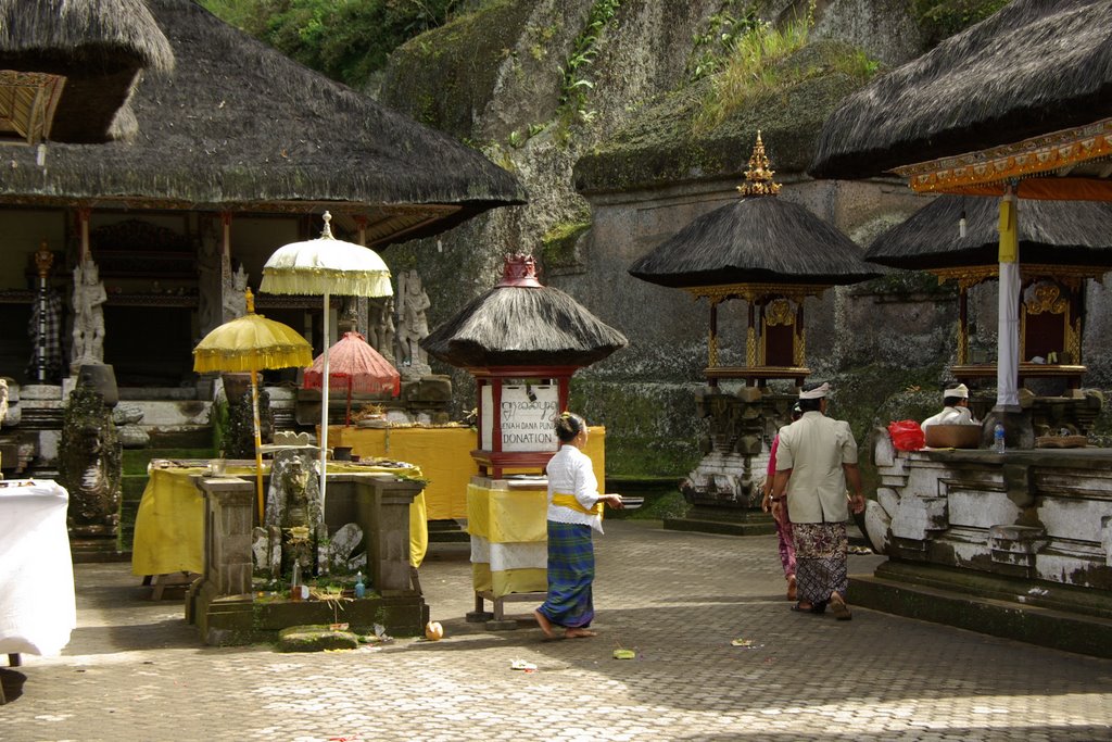 Temple de Gunung Kawi (emplacement obtenu au GPS) (2007) by Olivier Morice http://olivier-morice.fr