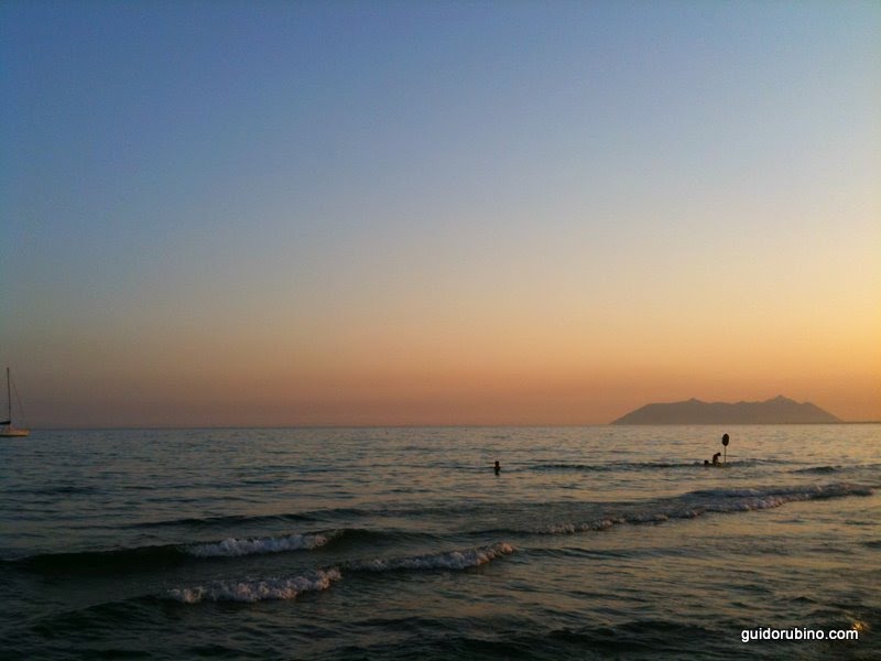 Circeo visto da Terracina by guidorubino