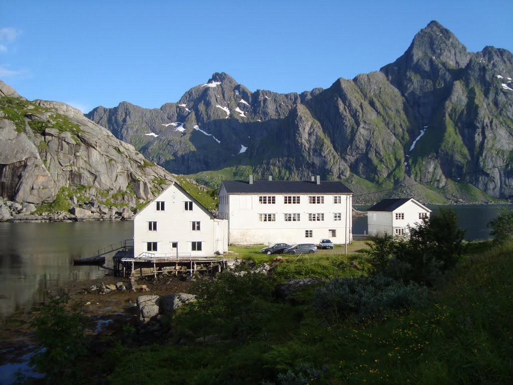 Seahouse Maervoll in LOFOTEN. by Drozhzhin Mikhail