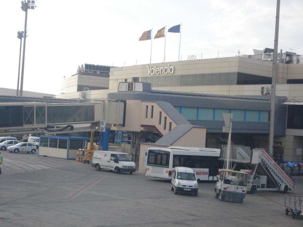 AEROPORT VALENCIA by Francisco Pons