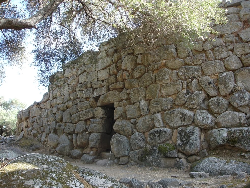 Nuraghe "Albucciu", Arzachena. by Marcello...