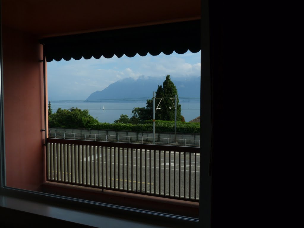 Blick von einem Hotel in Gully in Richtung Rhonemündung am Lac Lémon. by J.A.Duffner/Germany