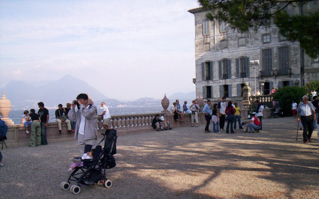 The Isola Bella palace by Johan Sundström