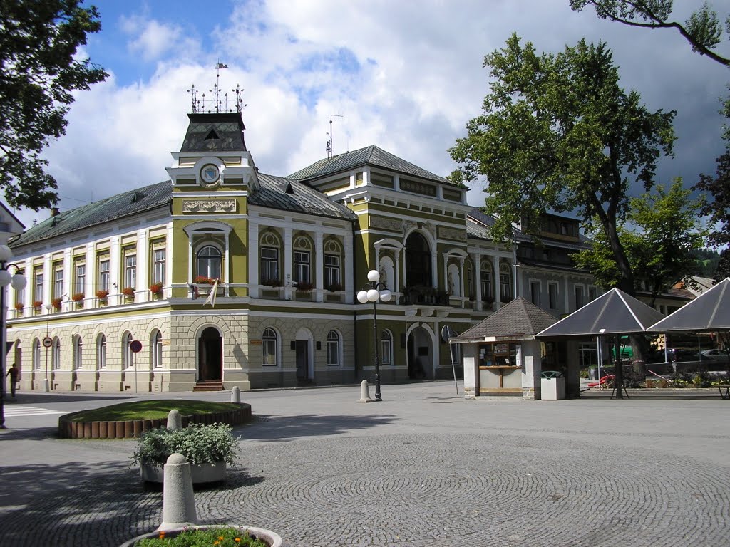 Tvrdošín, Trojičné námestie (august 2010) by m.vykydal