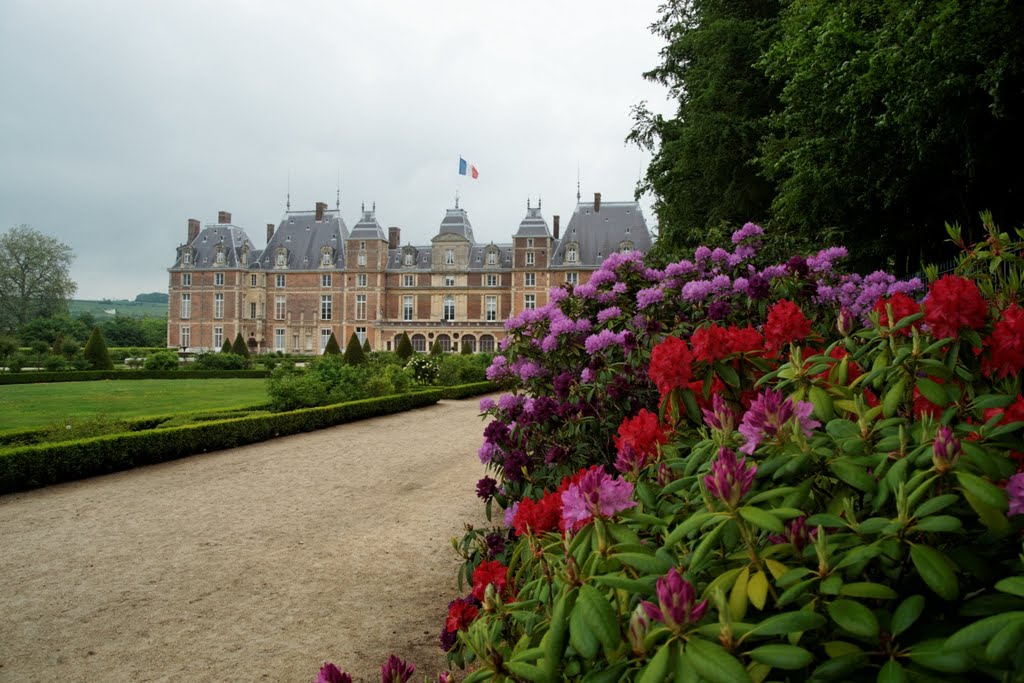 Eu - Château d'Eu - Roseraie / Castle Garden - View ENE towards the Renaissance Castle / Le Musée Louis-Philippe by txllxt