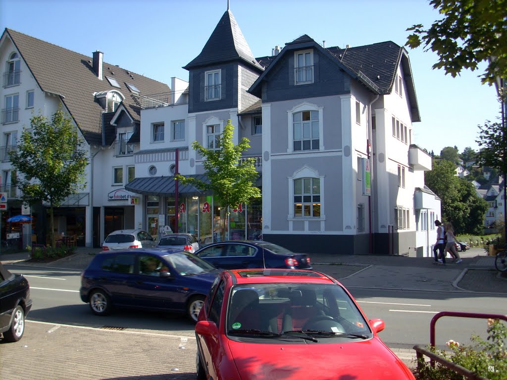 Haus an der Le-Puy-Str. by Friedhelm Dröge