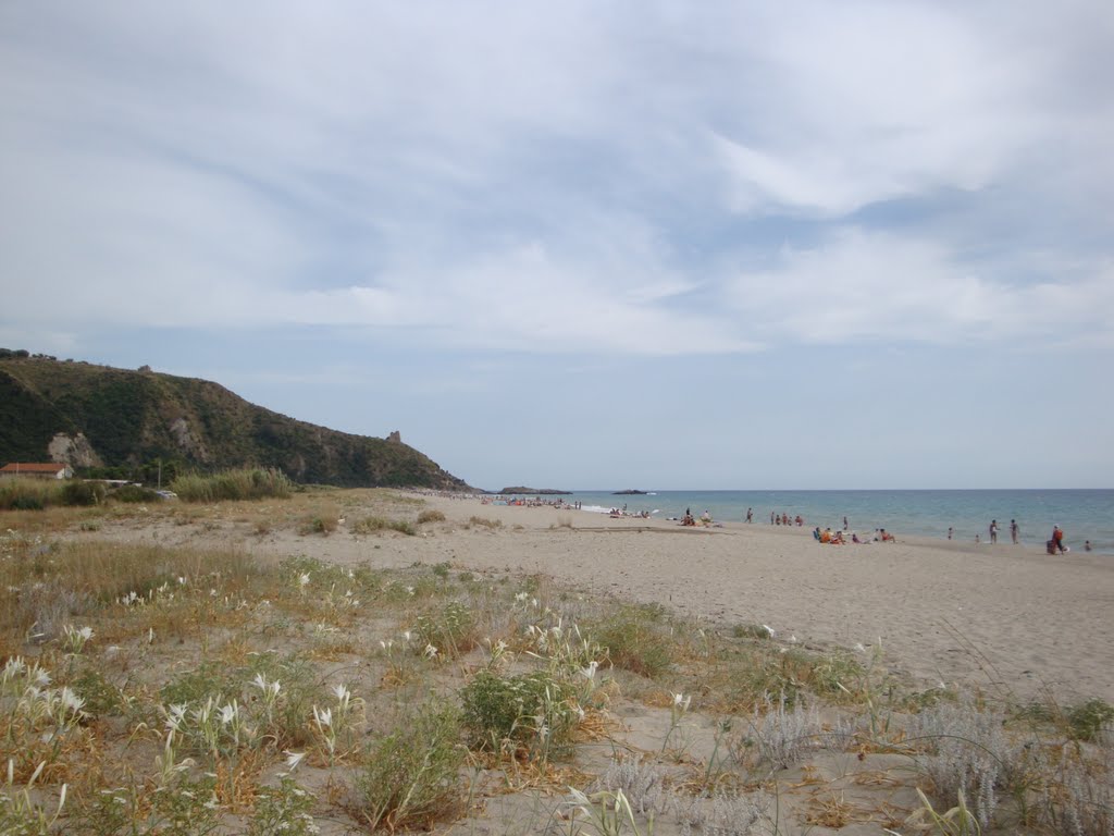 Spiaggia di Baia Tirrena by Geosergio