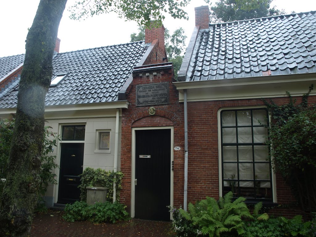 Gerarda Huis in de Grote Rozenstraat by Hans R van der Woude