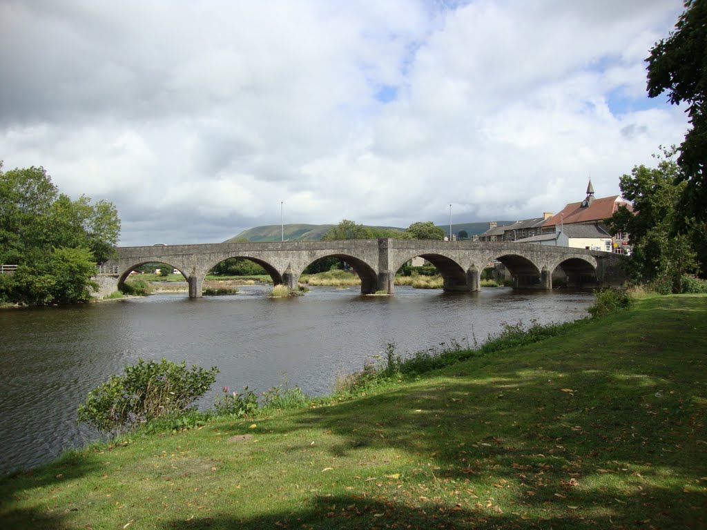 Builth Wells A483 Bridge over river Wye by Norman87