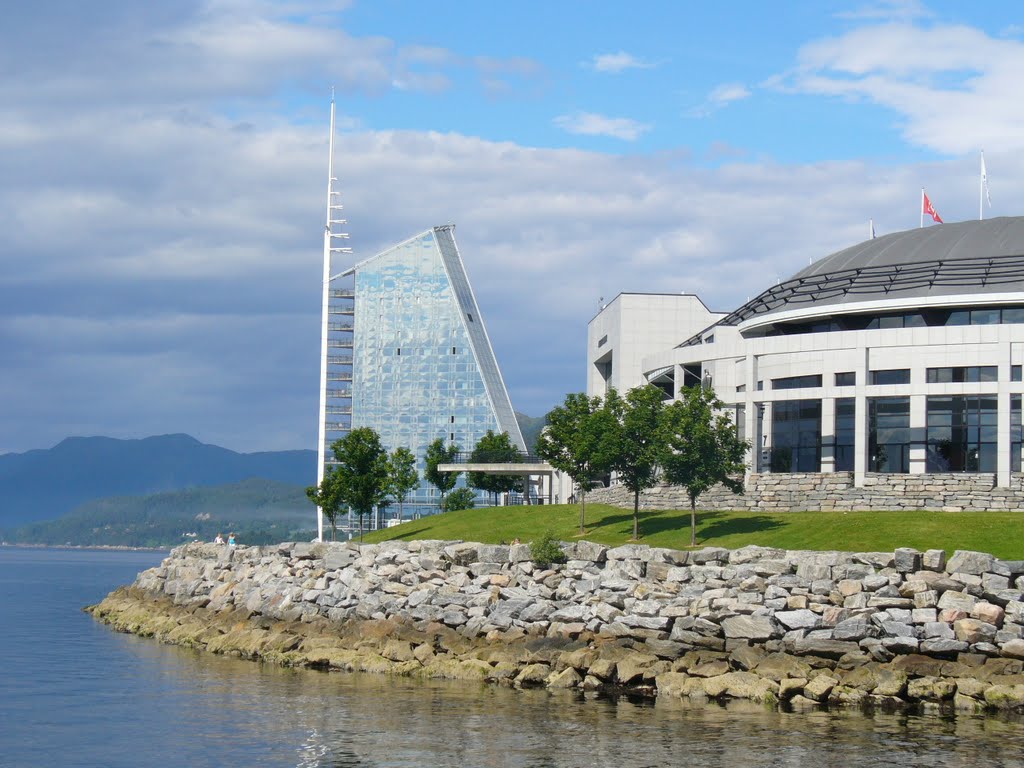 Molde - Hotel und Aker-Stadion by PetraMD