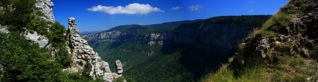 Panorama depuis la route des combes laval (26) by Aurigothe