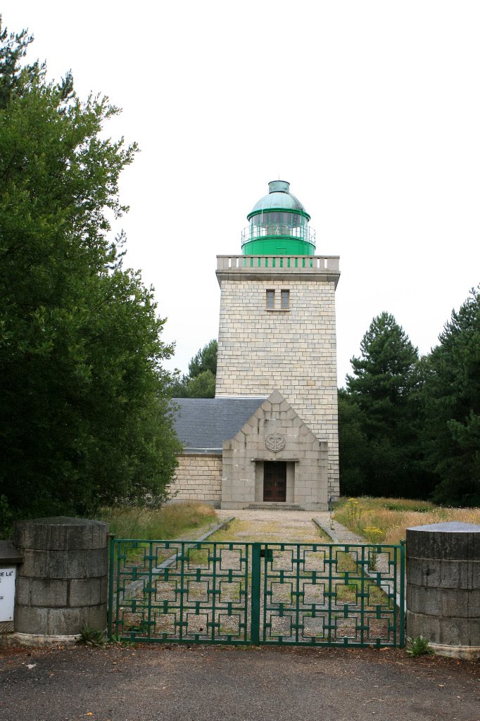 LE PHARE D'AILLY, SAINTE MARGUERITE SUR MER by Frédéric Adant