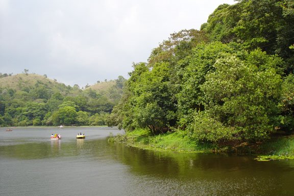 Pookkode Lake by vinodthomas