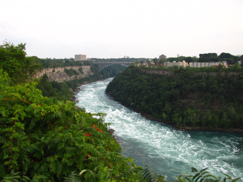 Niagara Falls, NY by aezaez