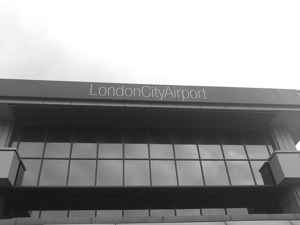 London City Airport by torsanmon