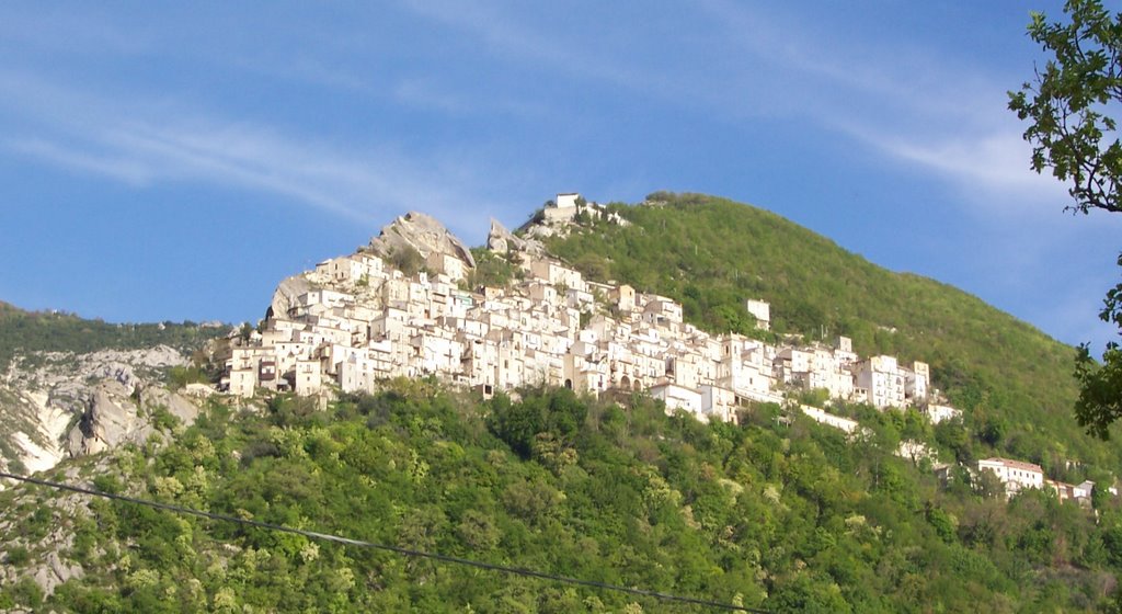 66010 Pennapiedimonte, Province of Chieti, Italy by sierra papa tango