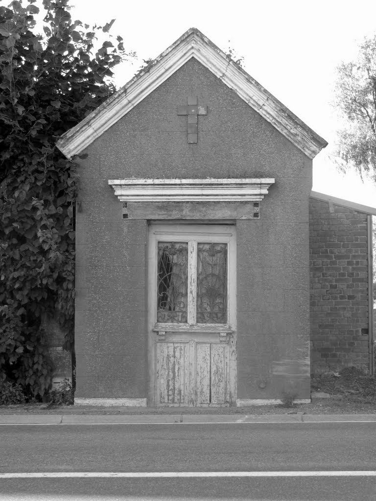 Chapelle (Bois-Grenier) by Guy Ferdinande