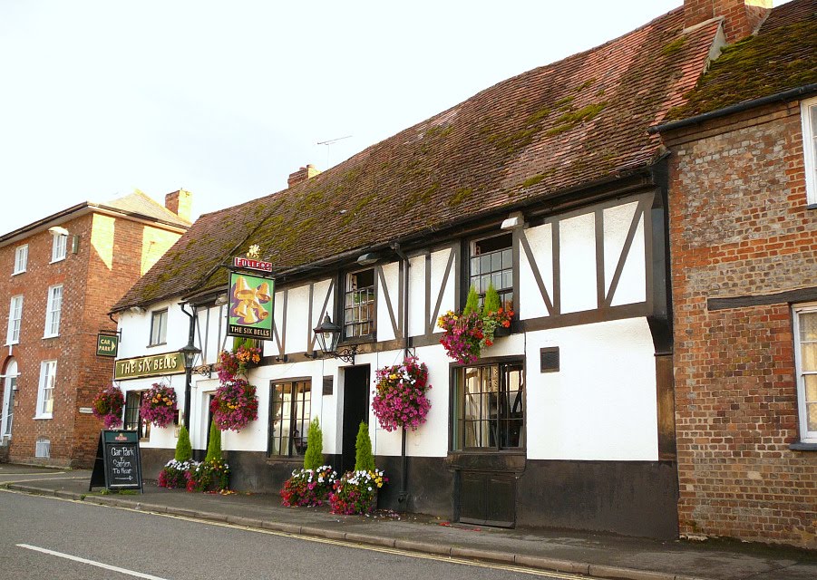 The Six Bells Pub at Thame by fencer_js@yahoo.com