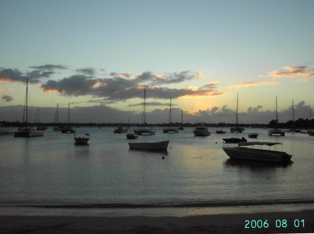 Grand Baie at sunset by Florentine Vermeiren