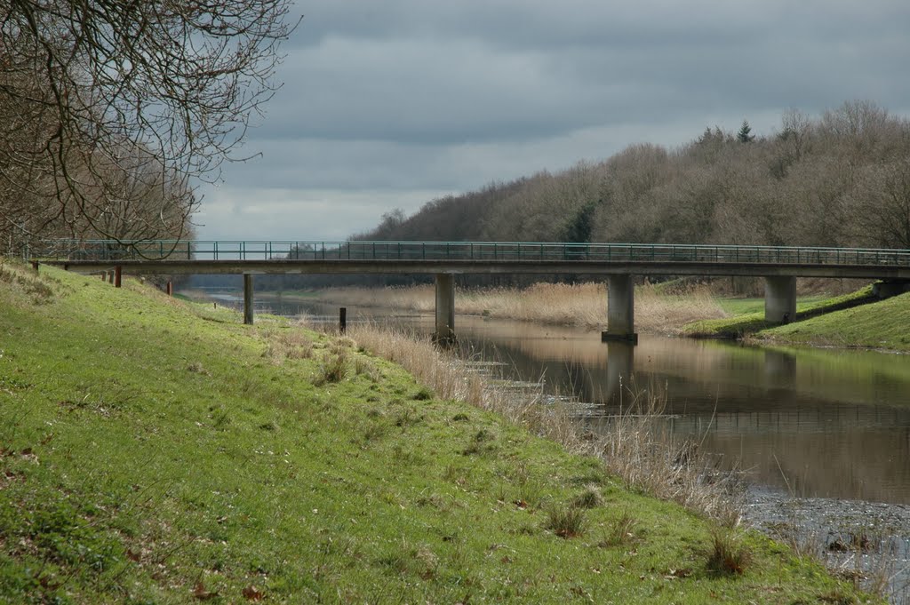 Drongels kanaal, Nieuwkuijkseweg, Cromvoirt, Noord-Brabant, Nederland by Scott Nova