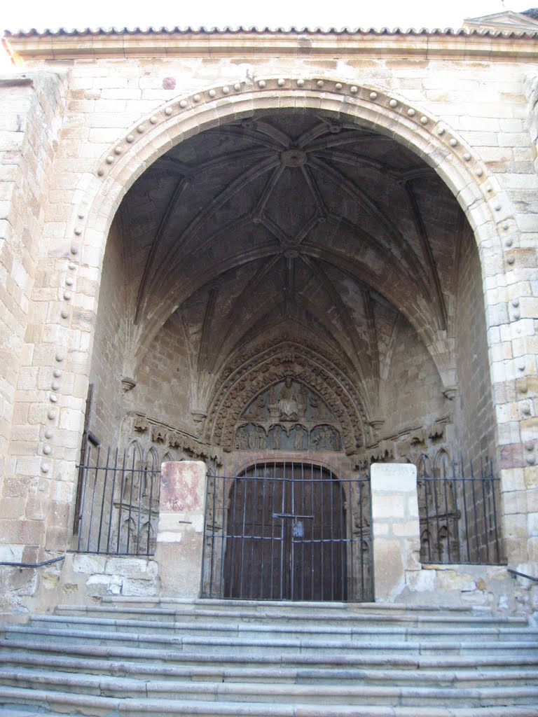 Iglesia de Santa María La Real by Frank Pámar