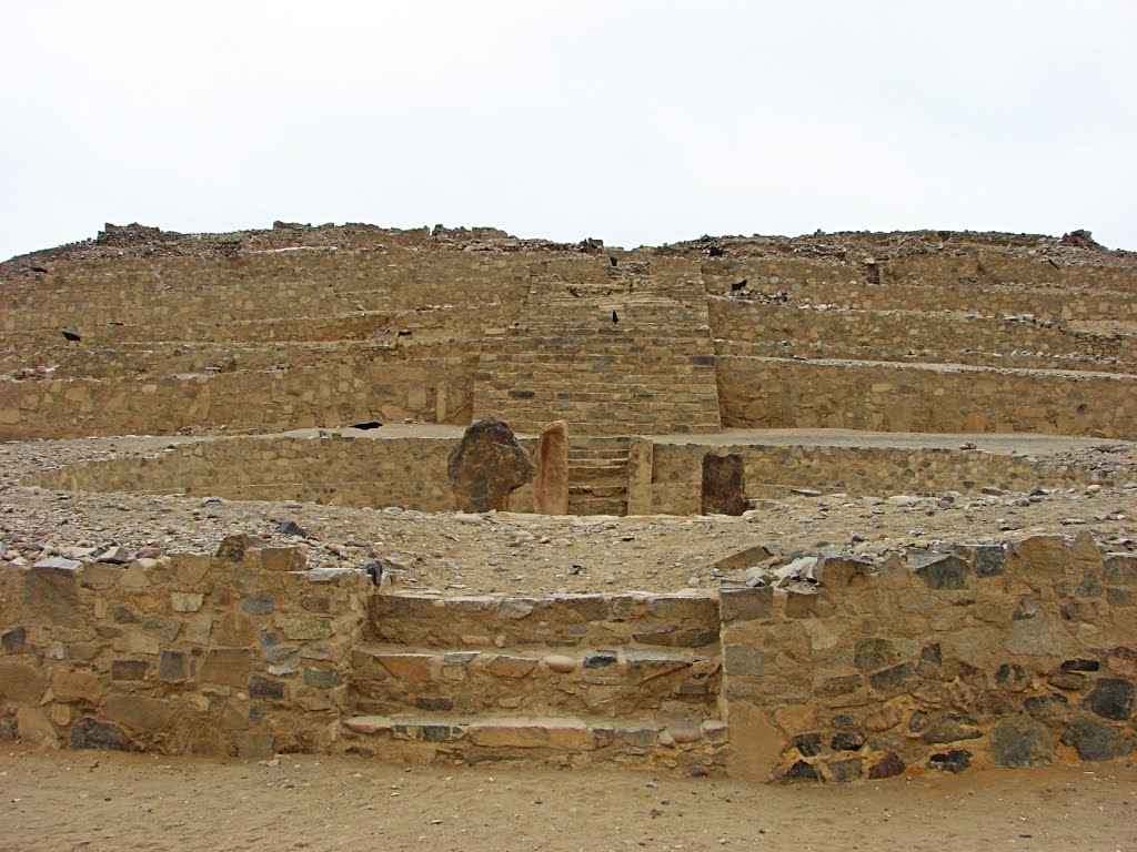 "Piramide Mayor" "Ciudad Sagrada de Caral" "PERÙ" by Omar Gobbi