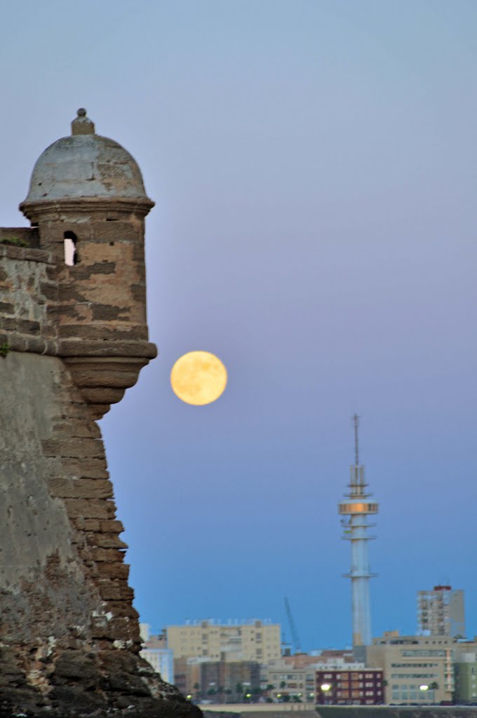 Garita y luna by Manolo Dueñas