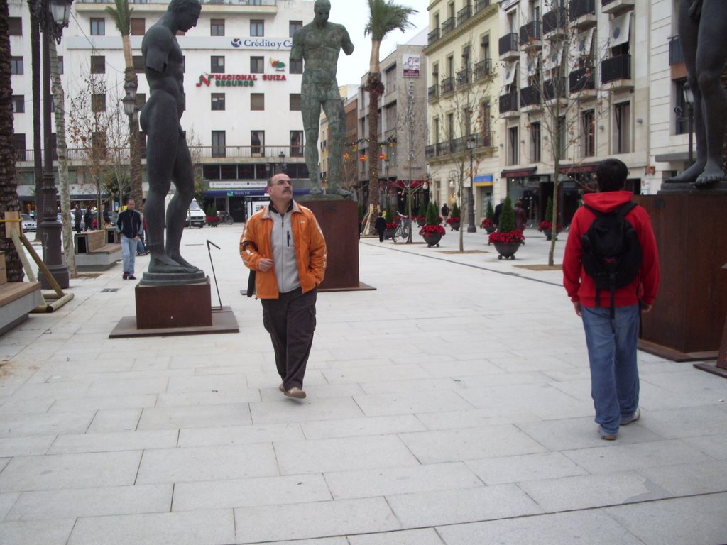 Esculturas en plaza Nueva by manuel godoy luna