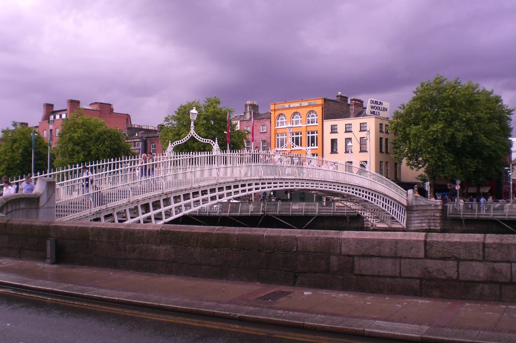 Ha'penny Bridge Dublin by Ca'mont