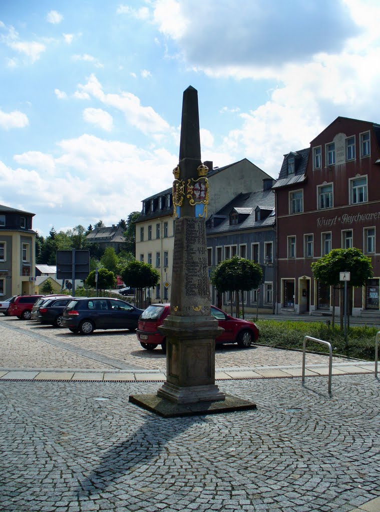 Geyer - Postmeilensäule (Distanzsäule) von Geyer am Altmarkt by Thomas Eichler