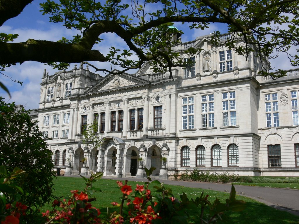 Cardiff University, Main Building by dieselberry