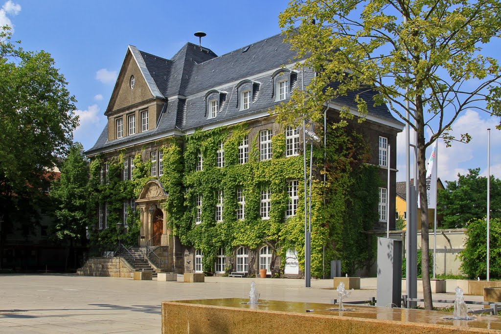 Das Rathaus in Holzwickede by Holger Sangel