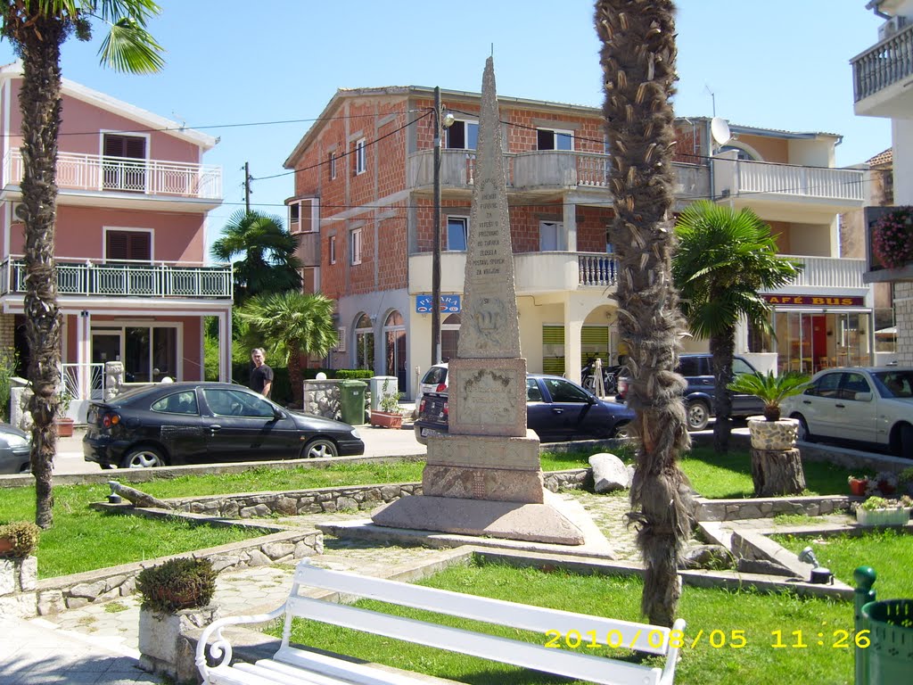 Monument in Pirovac by Jurino