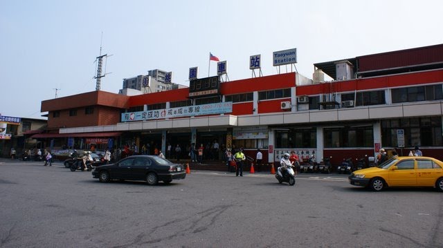 桃園車站 / TRA Taoyuan Station by Blair Yu