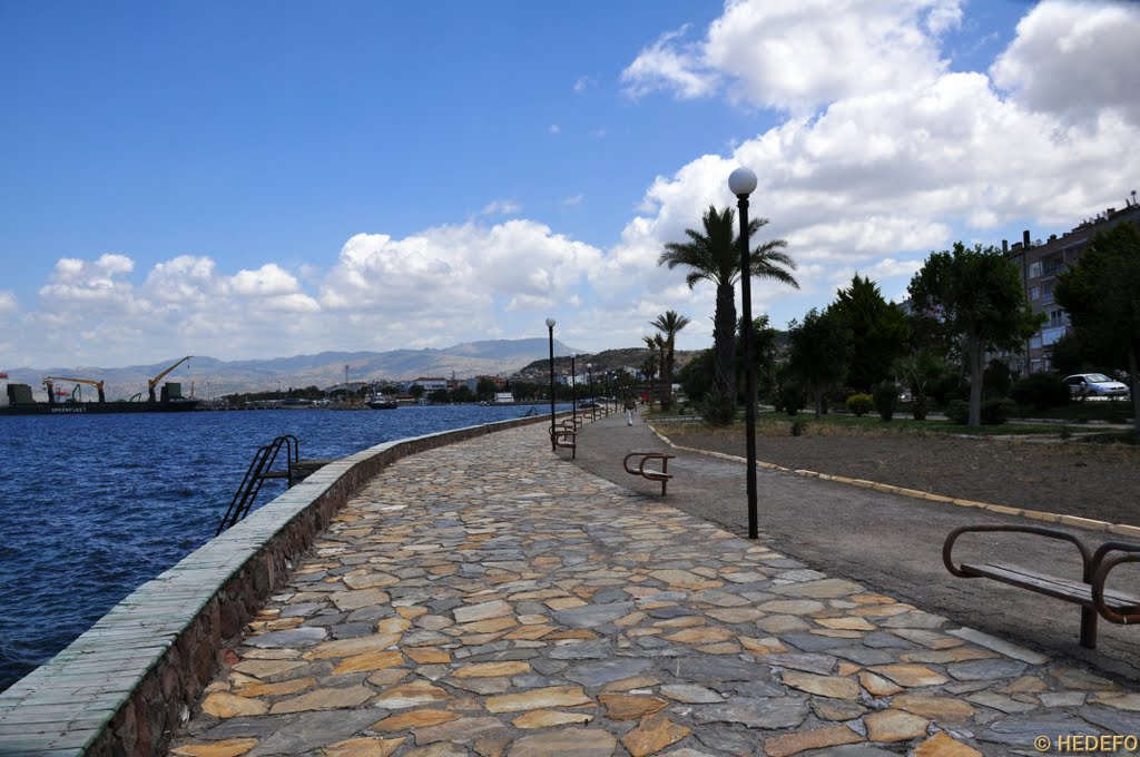 Dikili - Uferpromenade mit Blickrichtung Hafen - Türkei by Henri der Fotomann