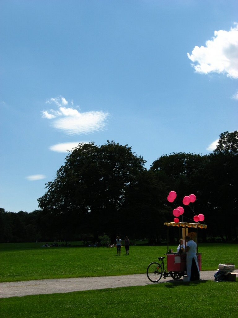 Englischer Garten, Eisstand by Oliver Kramer