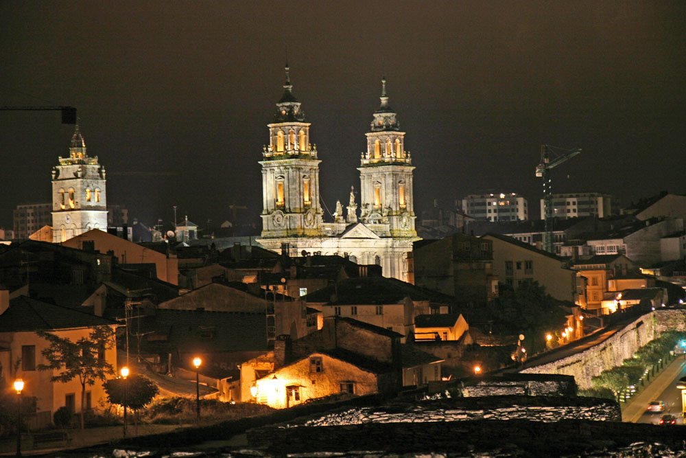 Lugo desde la muralla (Spain) by Javier Moldes