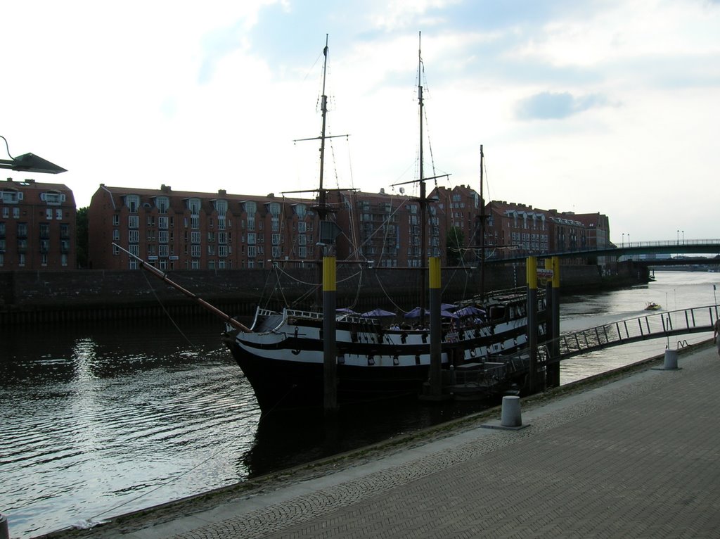 Pannekoekschip mit Blick zum Teerhof by madelief