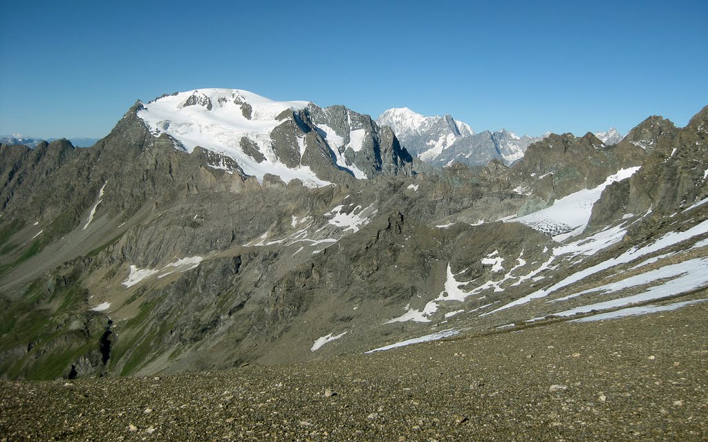 Mont Velan e sulla sfondo il Monte Bianco by Giovanni Malinverni