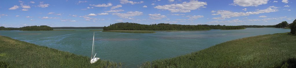 Wigry Lake in Bryzgiel; Wigry National Park; 2006-07-16 by Maciej Romanski