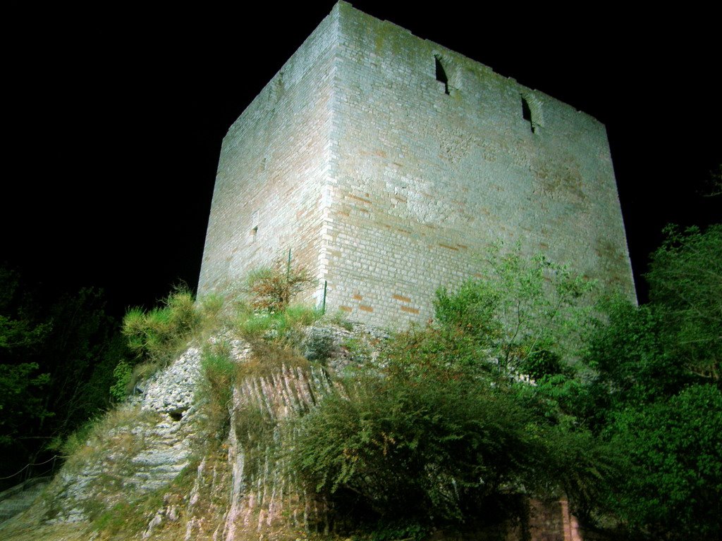 Rocca di Albornoz by Luigi Barbadoro - "homo latitans"