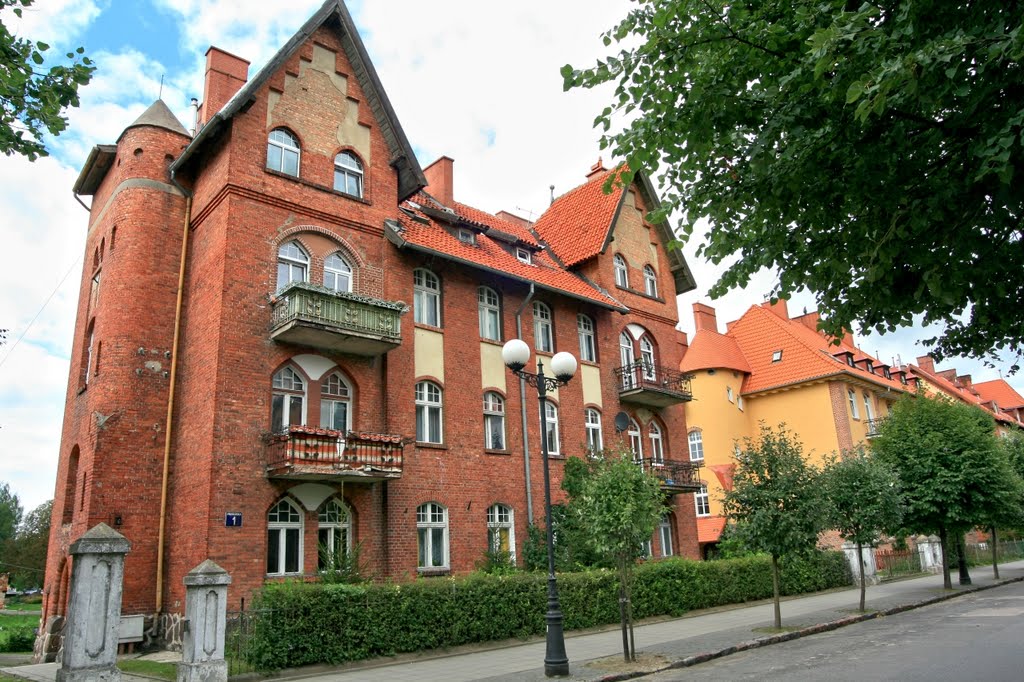 Giżycko (Lėcius) - Prussian houses in Pionierska street by Egidijus