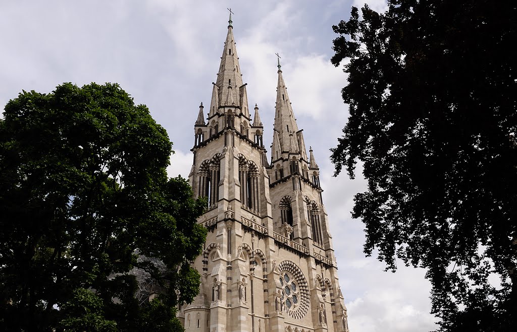 NOTRE DAME Moulins - France by James BJames