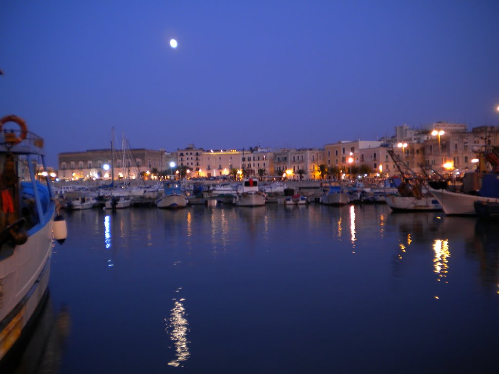 Porto di trani di sera! by Fabbiuzzo